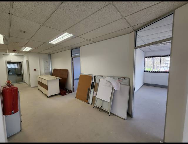 324M² OFFICE TO LET IN PINELANDS